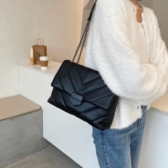 Black Envelope Bag with Chain Strap - Picture 2 of 7
